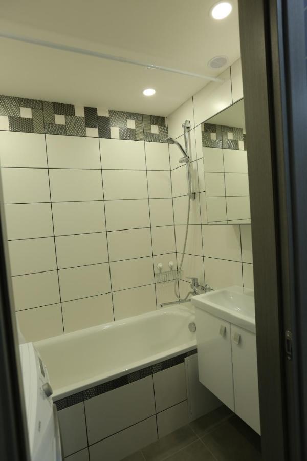 Comfy 2 Room Apartment - Free Parking - 350Mbps Wifi - Netflix Каунас Екстериор снимка