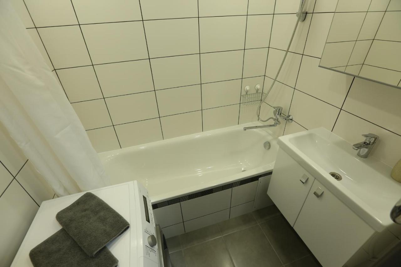 Comfy 2 Room Apartment - Free Parking - 350Mbps Wifi - Netflix Каунас Екстериор снимка